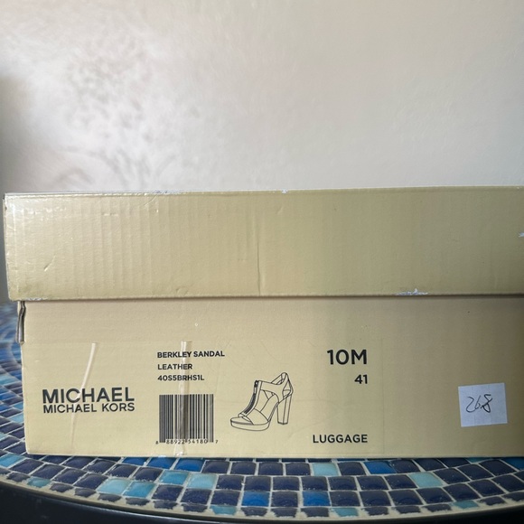 Michael Kors Sandals Size 10 in the color Luggage - Picture 6 of 8